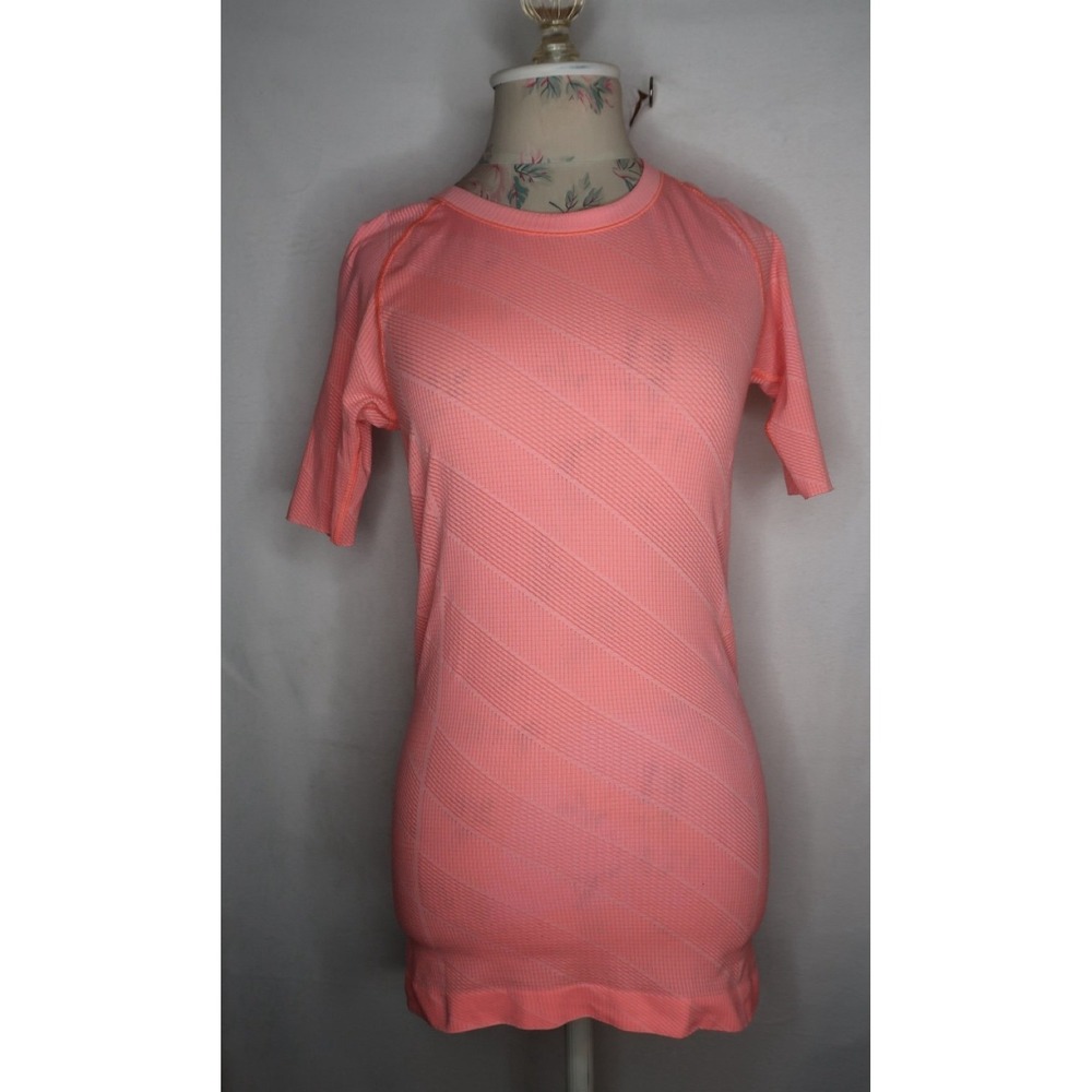 Lululemon Pink Seamless Run Top Size 6 Cut Sleeve Short Sleeve Activewear GC